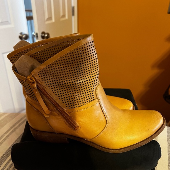 Ladies Boot - Picture 4 of 8